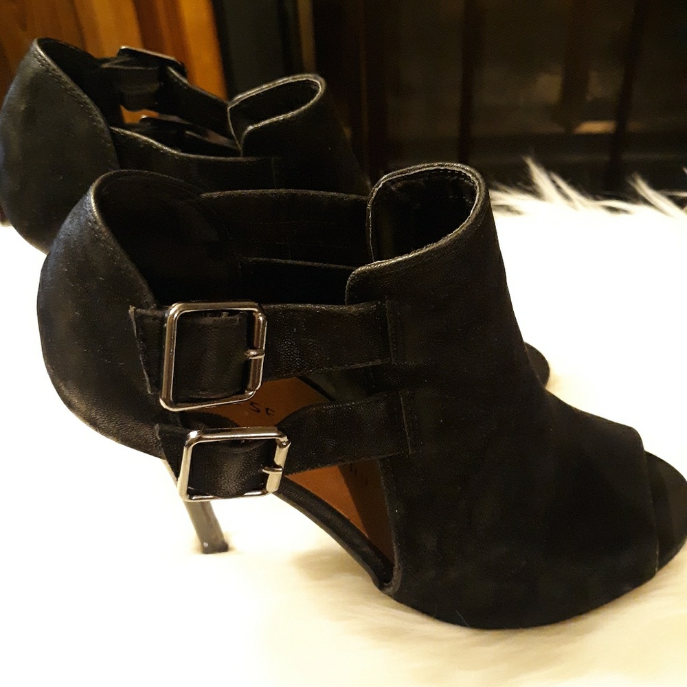 Chinese Laundry "Z-jump in" sandals - Picture 7 of 7